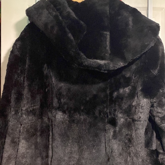 Cozy Luxury Faux Fur Winter Full length coat - Picture 3 of 6